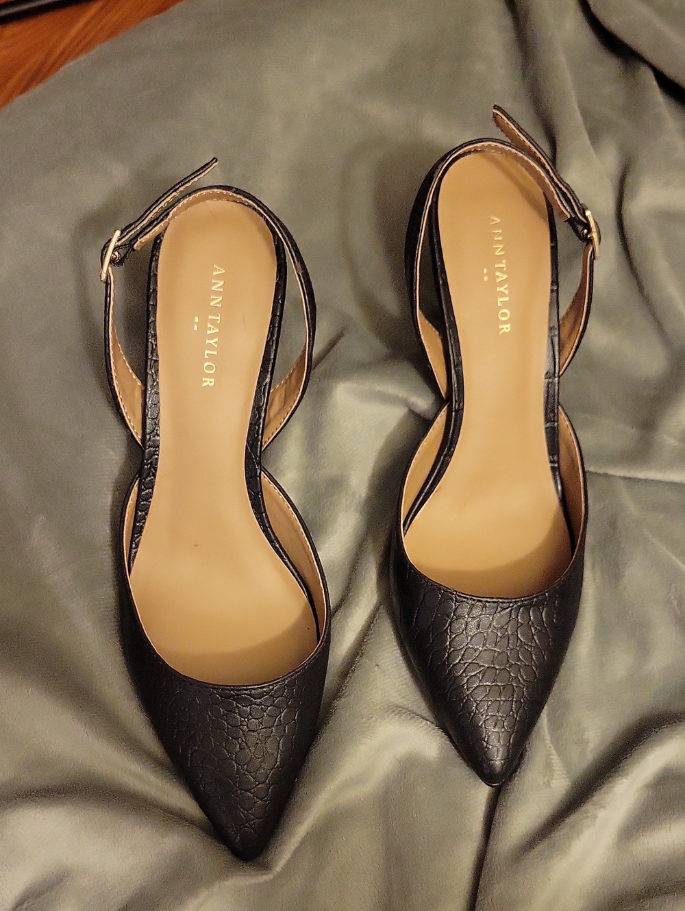 Ann Taylor Black Pointed Slingback Flats with Textured Finish